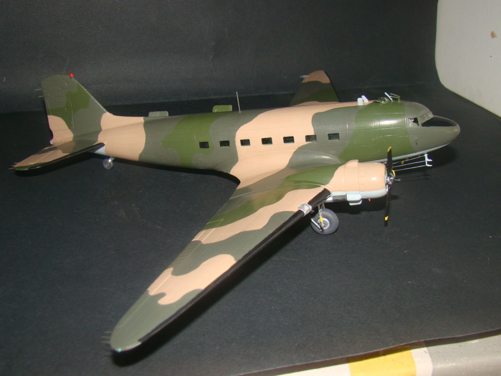 [Italeri] C-47 Skytrain 1/72. Armee de l'Air Grecque "FINI" Dsc08037