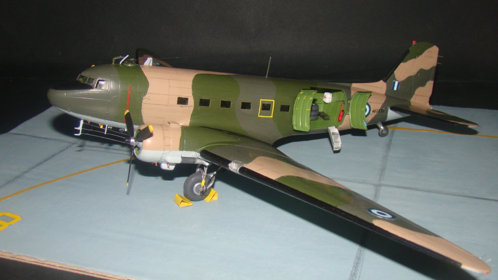 [Italeri] C-47 Skytrain 1/72. Armee de l'Air Grecque "FINI" Dsc08051