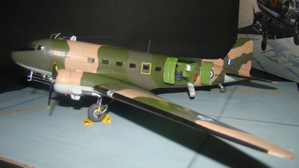 [Italeri] C-47 Skytrain 1/72. Armee de l'Air Grecque "FINI" Dsc08053