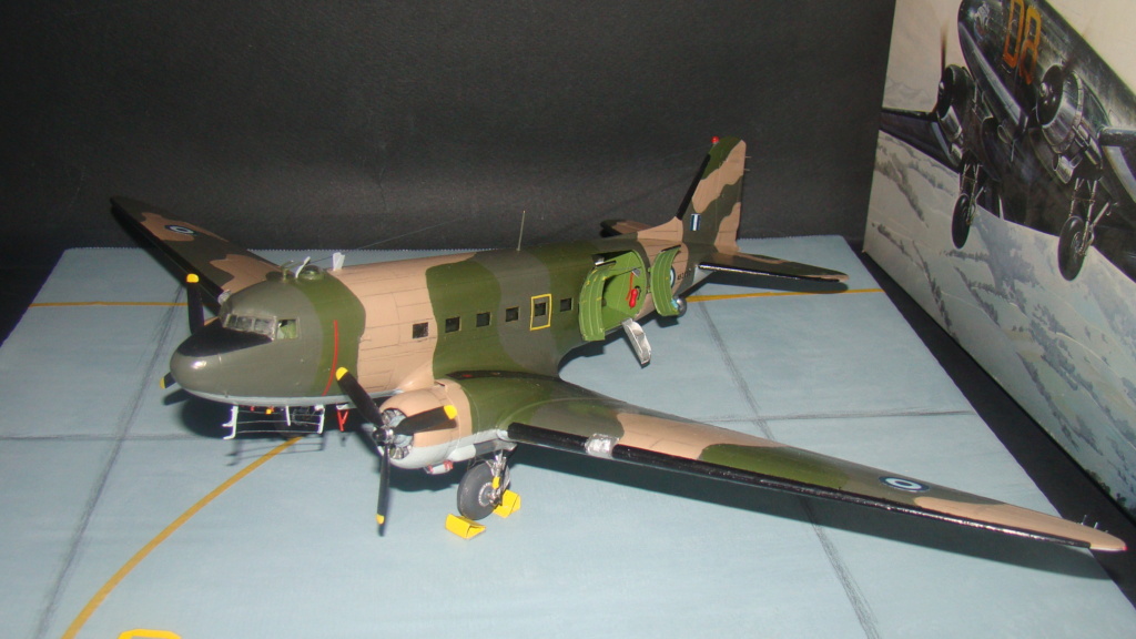 [Italeri] C-47 Skytrain 1/72. Armee de l'Air Grecque "FINI" Dsc08054