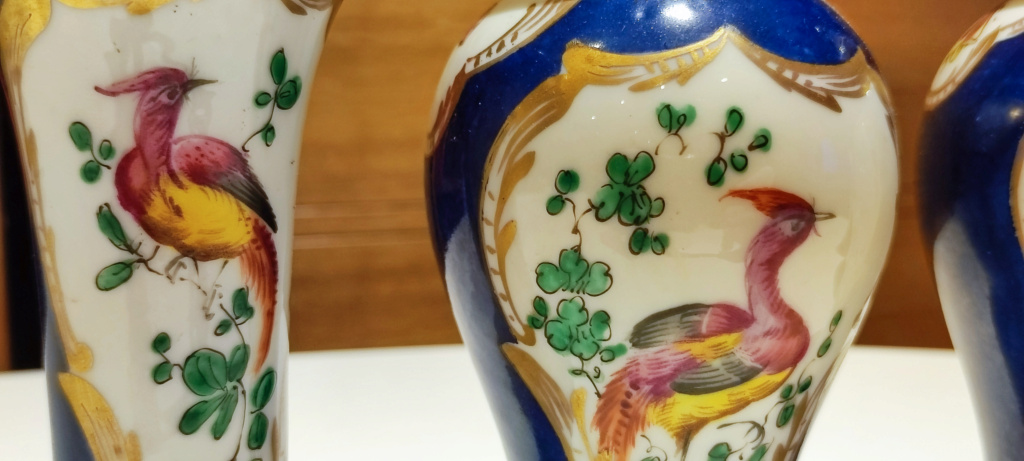 Vases dans le style porcelaine de Chelsea  Img_2392