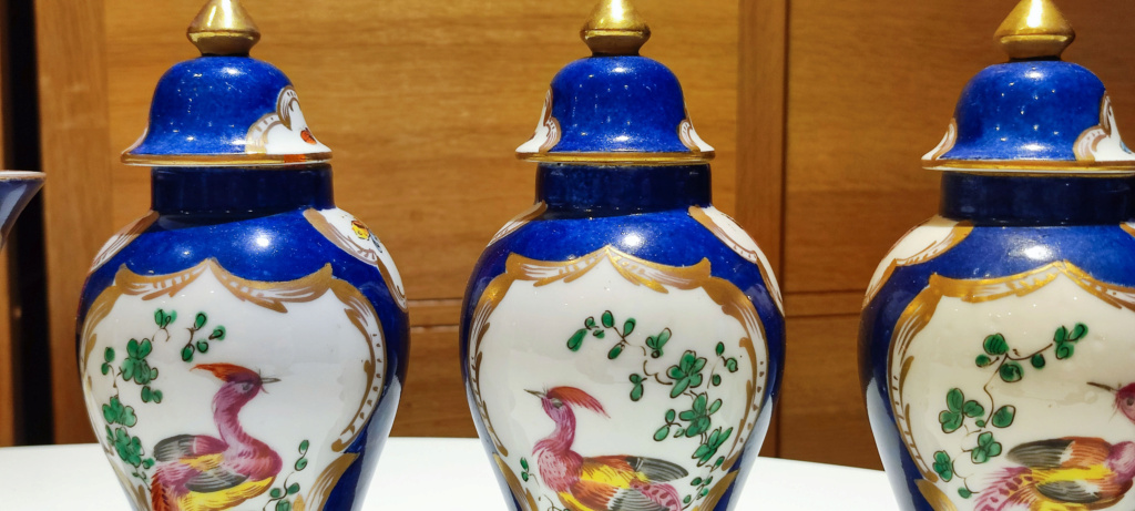 Vases dans le style porcelaine de Chelsea  Img_2393