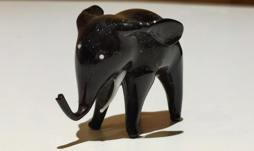 petit elephant verre Murano Img_2491