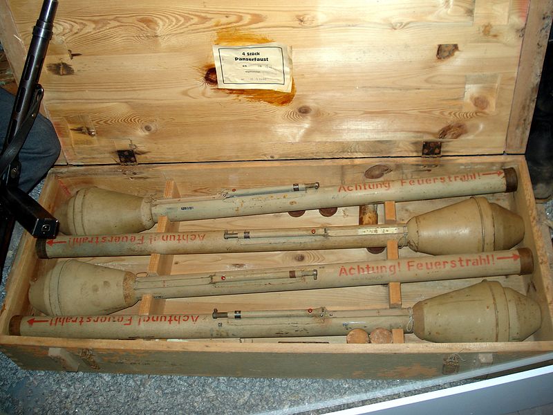 Le Panzerfaust 800px-10