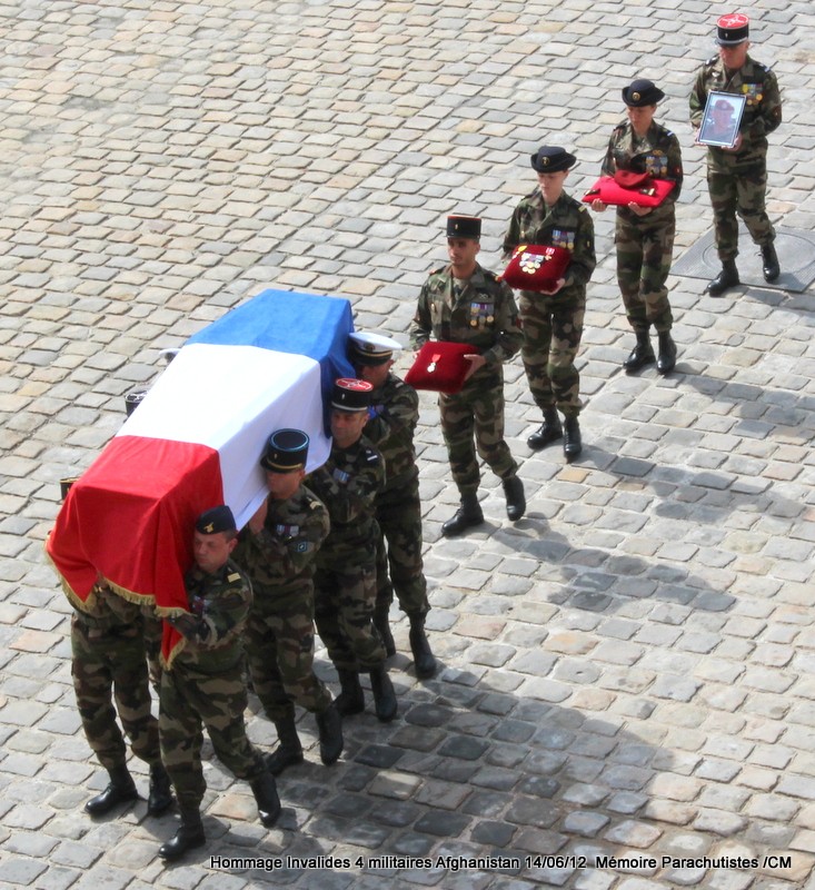 HOMMAGE NATIONAL Invalides pour Thierry Serrat, Stéphane Prudhom, quatre soldats français tués lors d’une attaque d’insurgés en Kapisa  Img_3619