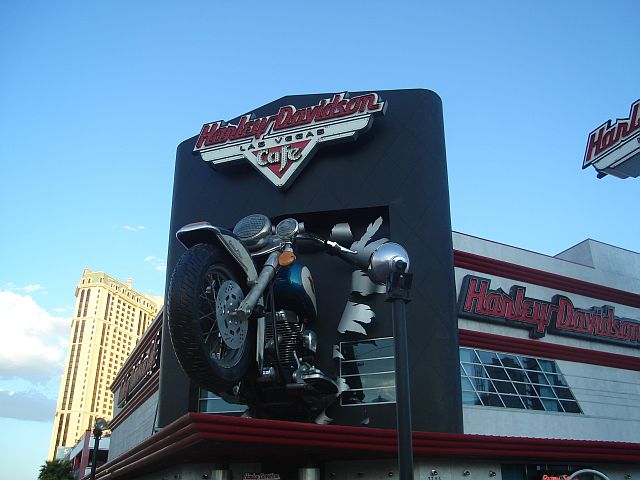 ::: LE HARLEY DAVIDSON CAFE :::: Harley13