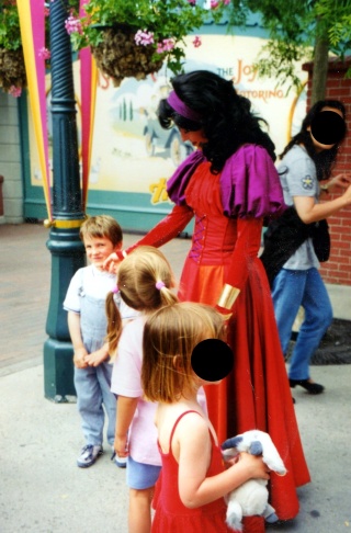 Photos avec les Personnages Disney - Page 15 Img44513