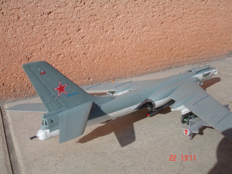 TU 16 K Badger Trumpeter 1/144 Dsc07045