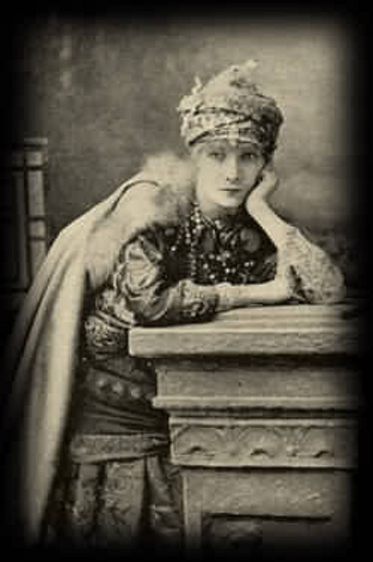 Sarah Bernhardt Sarah_12