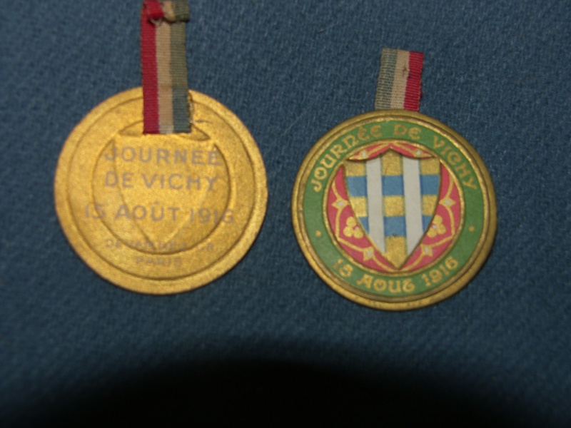 Les médailles "journées du poilu" Sh101315