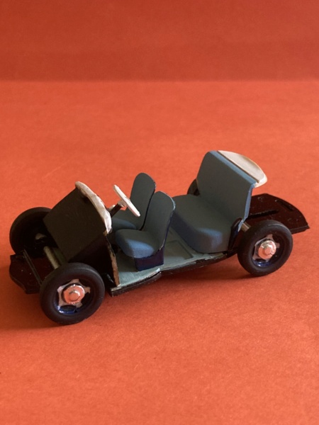 *1/43 - Renault 4CV - Heller - Page 2 215bce10