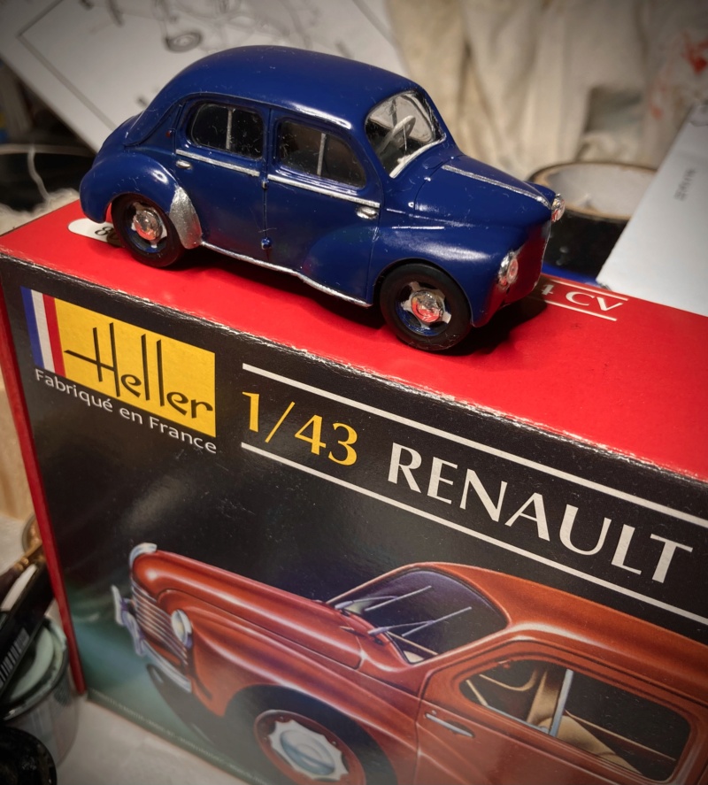 *1/43 - Renault 4CV -  Heller - Page 2 A80f9610