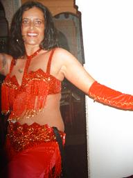 Recherche soutien-gorge/haut rouge ou or franges ou sequins Dsc01010