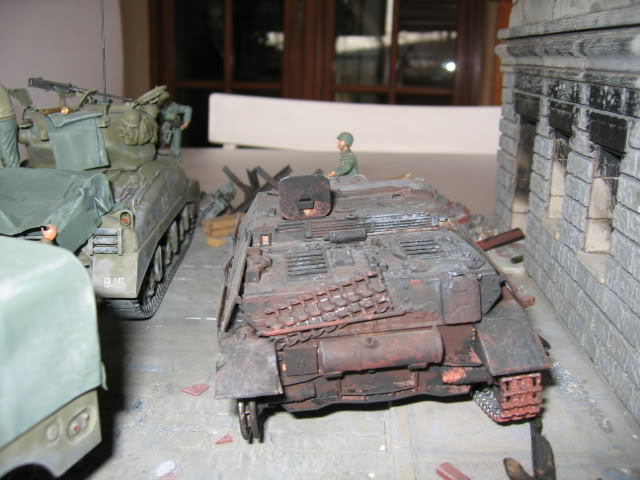 Sherman M4A1 Italeri - GMC CCKW 353 Heller - Dodge M6 Italeri - Jagdpanzer IV L/70 Italeri tout au 1/35e Allema18