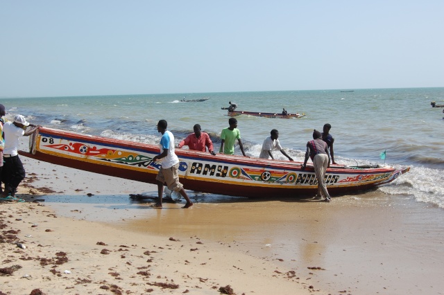 senegal - Afrique, Sénégal, Mbour, la course de pirogues le 13 mars 2008 Copie_16