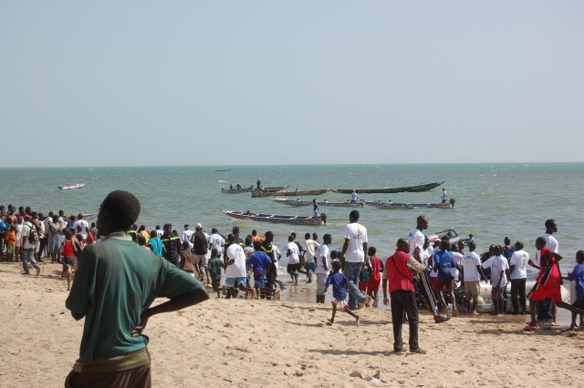 senegal - Afrique, Sénégal, Mbour, la course de pirogues le 13 mars 2008 Copie_24