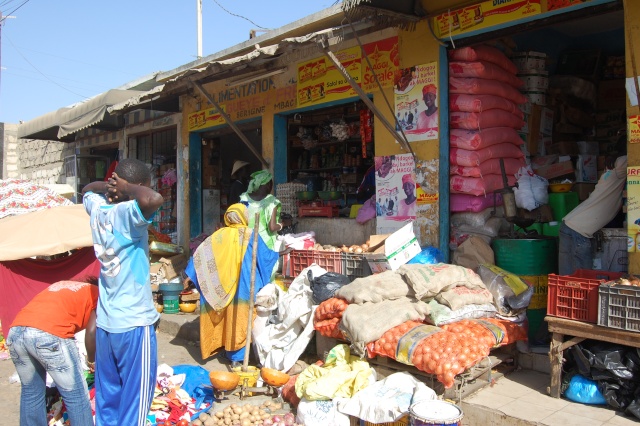 Afrique, Sénégal, Mbour,  mars 2008, la ville,  photos commentées  de 1 à 18 / 1000 Copie_45