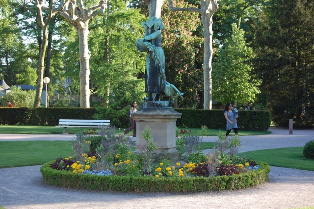 Europe, France, Strasbourg, Le parc de L'orangerie et ses cigognes. Dsc_0246
