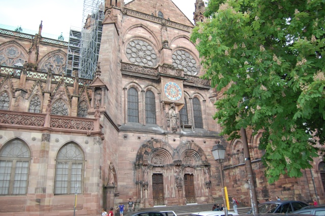 France, Strasbourg, la mémoire enfouie, place de la cathédrale Dsc_0692