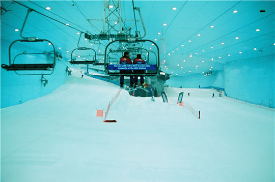 Asie, Dubaï, Diaporama sur la station de ski en plein désert. Une_st22