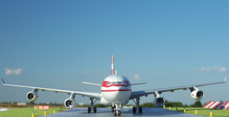 A340-313 - Air Mauritius - Revell 1/144 100_4437