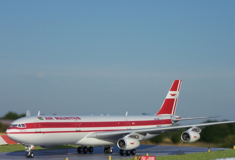 A340-313 - Air Mauritius - Revell 1/144 100_4438