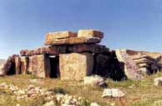 Le site Mégalithique d'Ellès Dolmen11