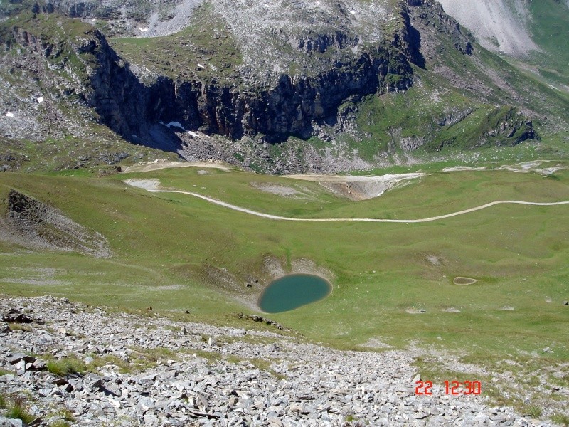 Balade sur la ligne de crête entre Tignes et Val - Page 2 Dsc04918