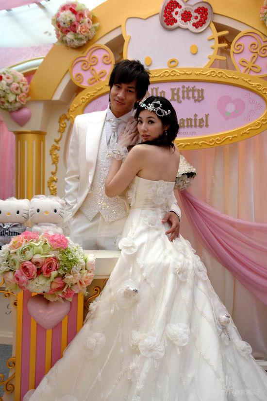 12 May'08 Peter & Tammy in Wedding Dress CF 08_05_29