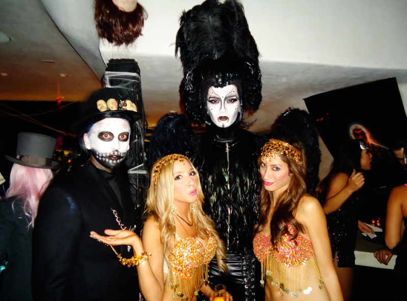31.10.2011 - West Hollywood Halloween Carnaval, Los Angeles (USA). - Page 2 Bill_h10