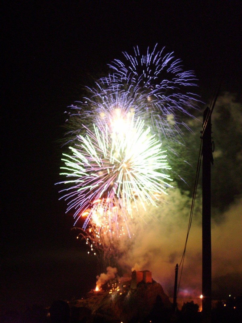 magnifique feu d'artifice au rocher de la garde Imgp0065