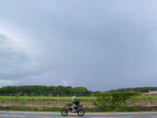 orage  la crau le 20 mai!!!!! Vlcsna13