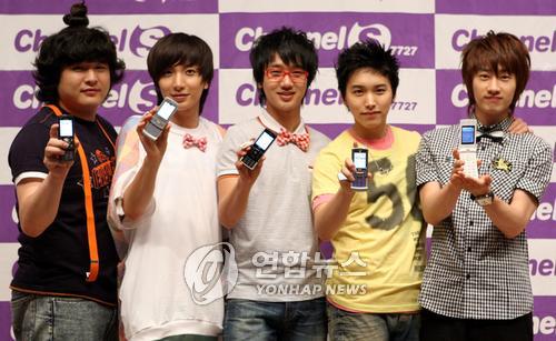 [pics]Super Junior Happy-Mobile Portal Service B610