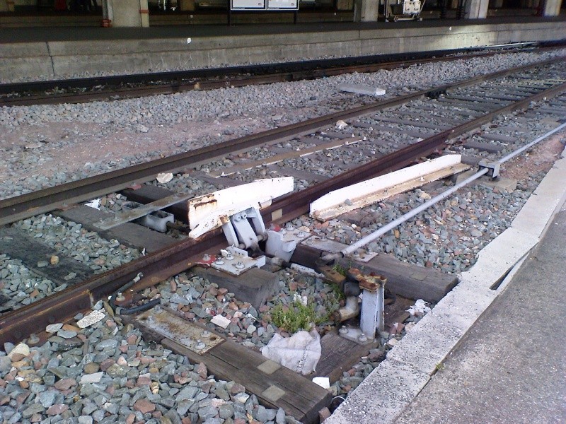 Un truc pour faire dérailler les trains exprès? (lol) Photo125