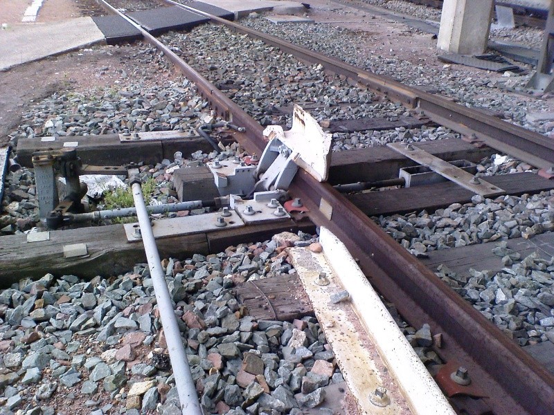 Un truc pour faire dérailler les trains exprès? (lol) Photo126