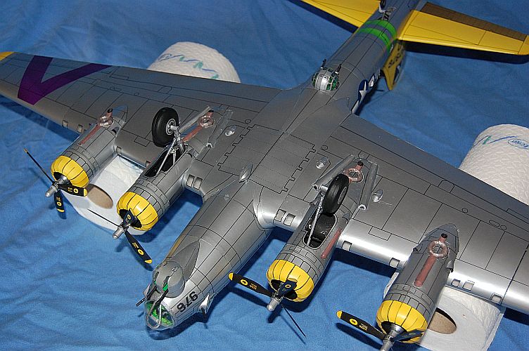 Boeing - Boeing B-17 G "Flying Fortress" in 1:33  (FERTIG) - Seite 10 17-10110