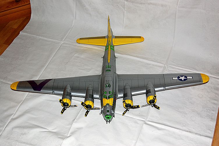 Boeing B-17 G "Flying Fortress" in 1:33  (FERTIG) - Seite 10 17-9610