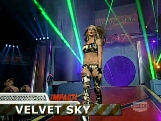 Velvet Sky vs Angelina Love vs Kelly Kelly 007113