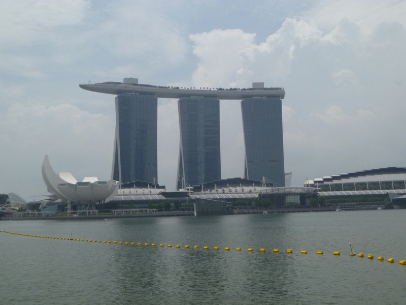  Singapor, ja pishina 150 metra qe qendron ne...ajer (foto) 31483