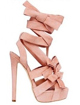 Tendence 2012 te gjitha vajzat me kepuce roze! 9309