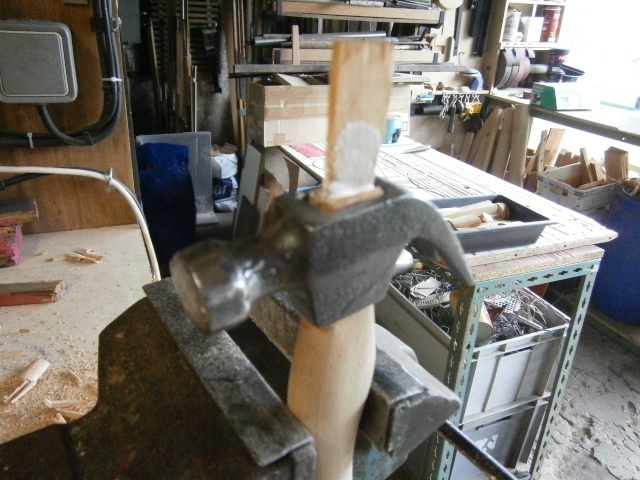 [fabrication] manche de marteaux et de hache ...  P3300210