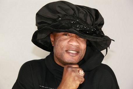 ''ABRACADABRA'' L'ALBUM DE KOFFI OLOMIDE PIRATE, Koffi aleli na munoko ya mboka keiekei 00000013