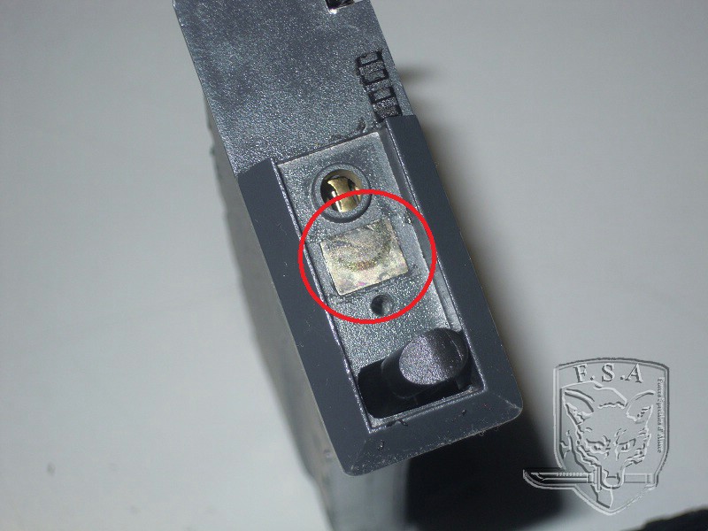 [Tuto] Réparation chargeur V1 GBBr (ici un chargeur de Scar ou M4 WE) Dscn2611