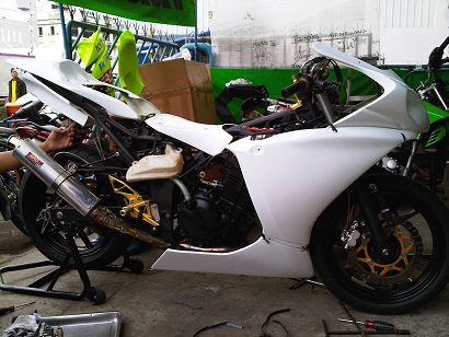 RESTOCK...LIGHTWEIGHT SWING ARM BUAT NINJA 250R by OVER RACING JAPAN "Ashton Speedshop" Racing Tuning - Original Parts - Insurance Claim - Modification - Fibreworks - Paintings. PICS ALL IN PAGE 1 R1aksk10