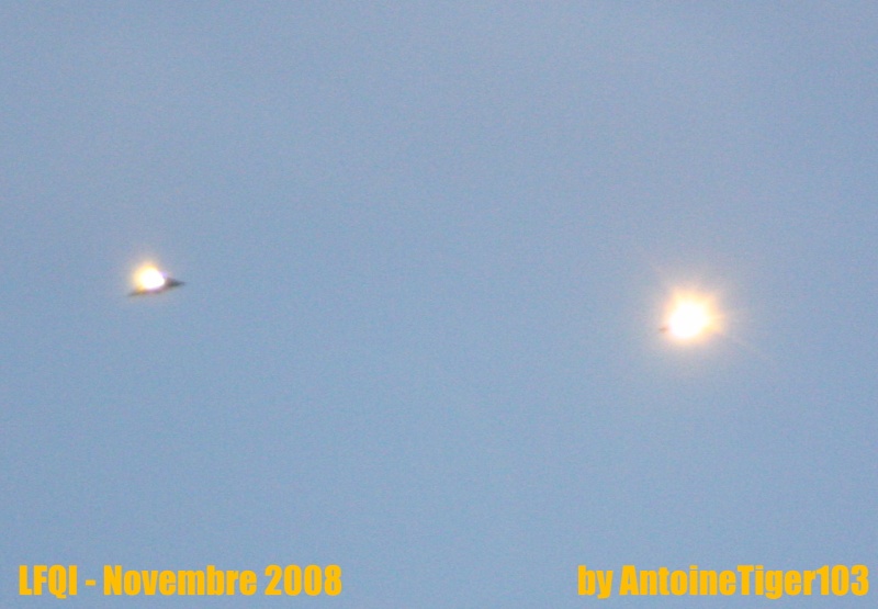 2009: le /11 à ~19h30 - Boule / ellipse jaune brillanteLumière étrange dans le ciel - Village (59) Img_3913