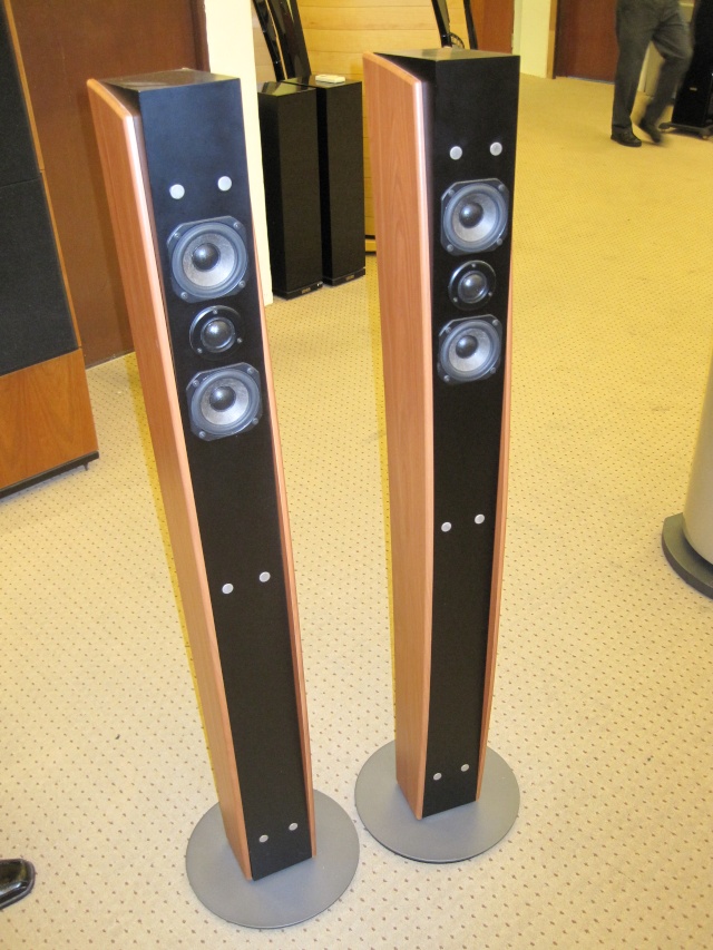 DLS D3 Lifestyle Floorstand Speaker (Display Uniy) Dls_d310
