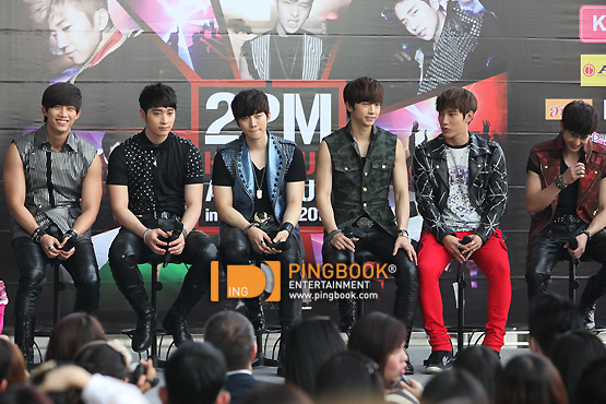 [17.02.12] Conférence de Presse 'KARMARTS presents 2PM Hands Up Asia Tour in Bangkok 2012'  1269