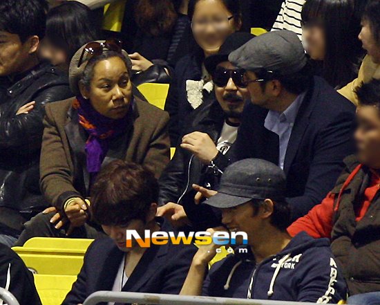 [26.03.12] Les 2PM envient l’union des Shinhwa et de leurs fans 1298