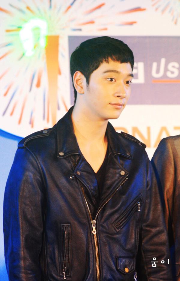 [03.12.12] [PICS] Chansung au festival Fireworks 15117