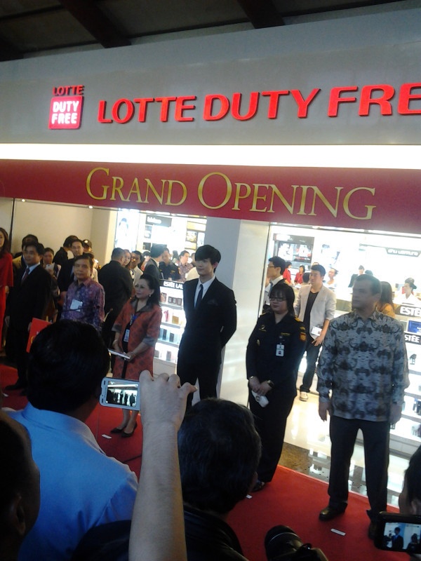 [31.01.12] Taecyeon présent à la grande ouverture du magasin Lotte Duty Free à Jakarta 1548